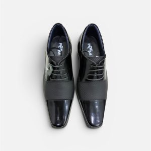zapato negro contraste